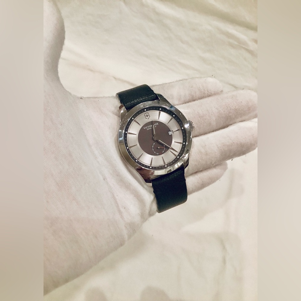 VICTORINOX Alliance 241765 Silver Quartz Stainless New Battery 44mm Men's Watch - Picture 13 of 16